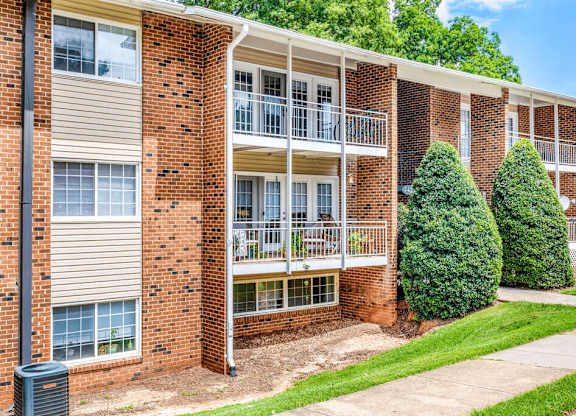 Well-maintained apartment building facade at Grand Arbor Reserve Apartments in Raleigh, NC 27607, near Central Raleigh.