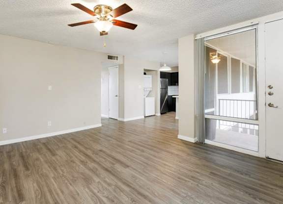Spacious living room with ceiling fan in a pet-friendly community at Sentry Tempe apartments in Tempe near Mesa, Arizona