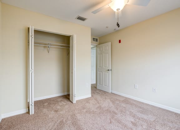 The Commons Apartments in Tampa Florida Photo Of a bedroom with a closet and a ceiling fan
