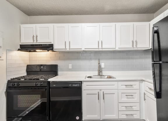 Wyndcliff Galleria Apartments Smyrna Ga spacious kitchen