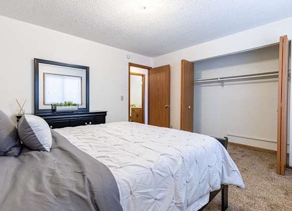 large closets in master bedroom in St Cloud MN apartments