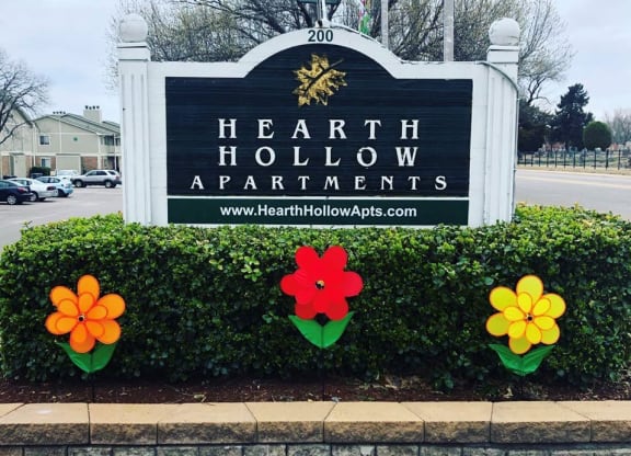 apartment property sign for Hearth Hollow Apartments