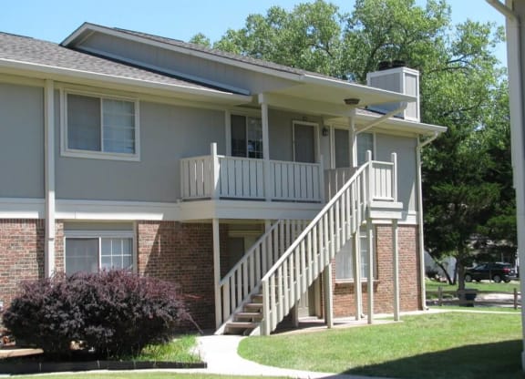 landscaping at apartment community