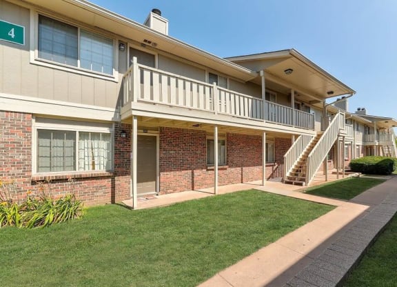 exterior of apartments in Derby, KS