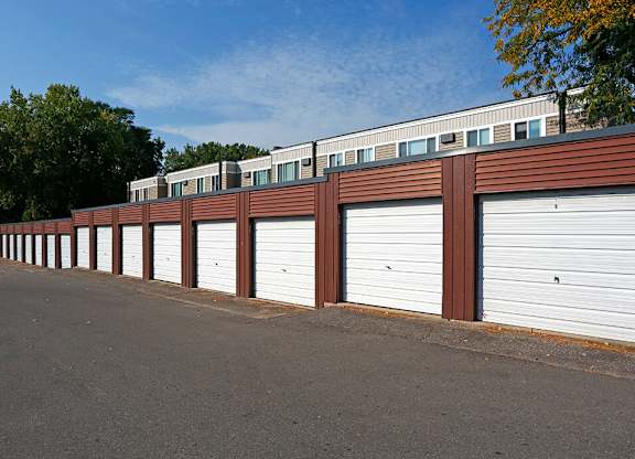 Rochester MN apts with covered garages