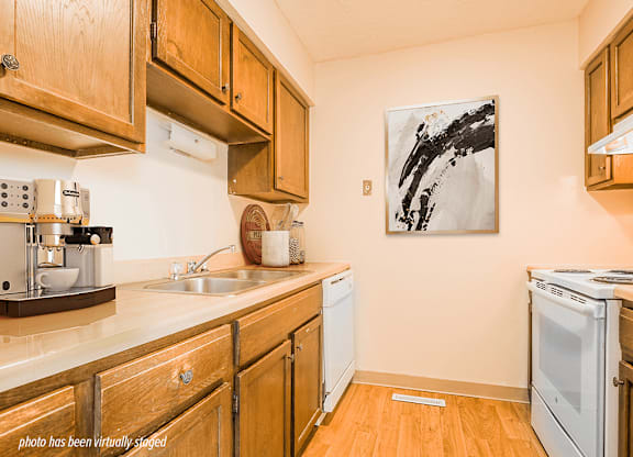 apartment kitchen in Country Estates Townhomes