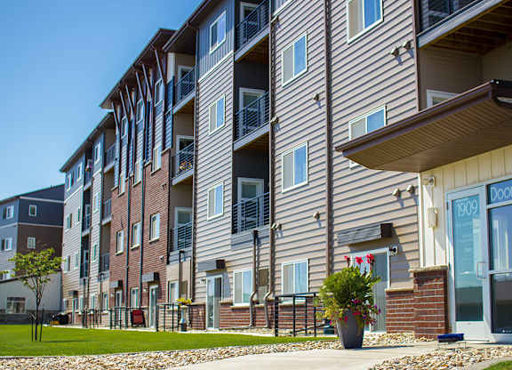 an exterior view of an apartment building