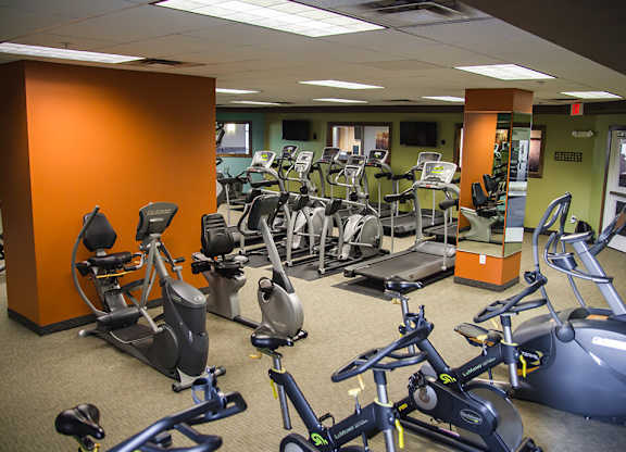 a room filled with lots of exercise bikes