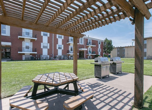 picnic area at Indian Hills Apartments