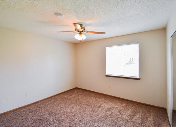 bedroom at northridge crossing apartment