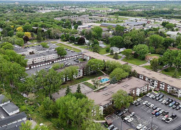 A parking lot with cars and a building in the background.