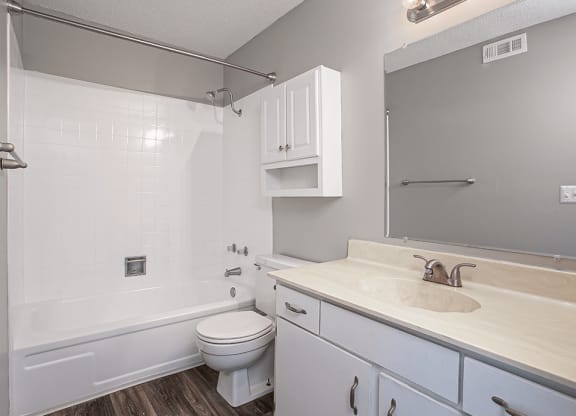 Apartment with full bathroom