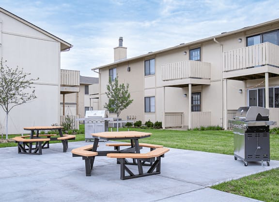 two bedroom apartments Wichita Kansas with grills