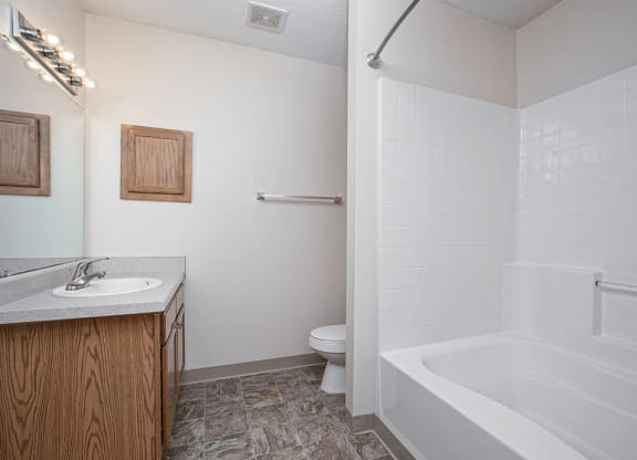 Wichita apartment with bathtub
