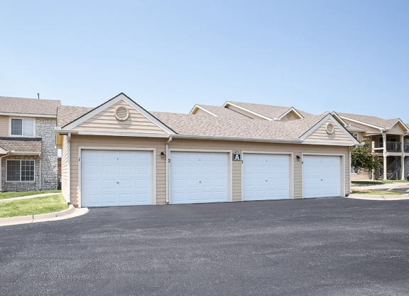 Kansas apartments with garage