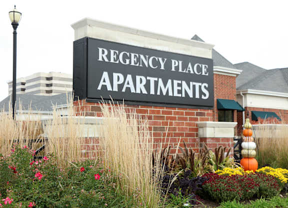 Upscale Apts Oak Brook at Regency Place, Oakbrook Terrace, Illinois