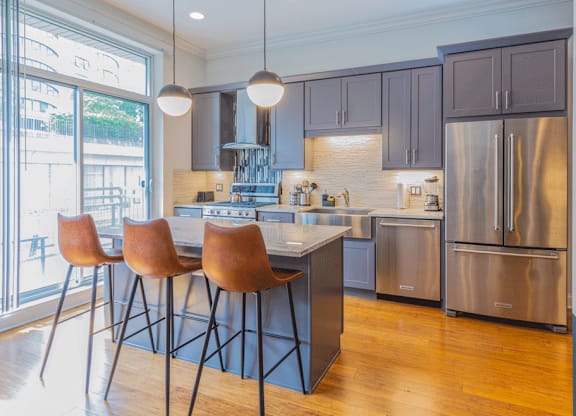 Wooden flooring dining at Wells Place Apartments, Illinois, 60607