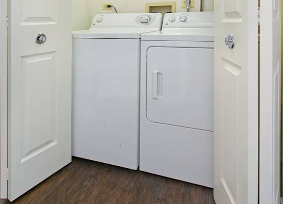 Laundry at Brookdale Lakes, Naperville, 60563