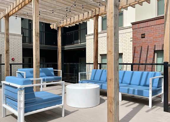 Pergola Seating at Elevate Apartments, Madison, Wisconsin