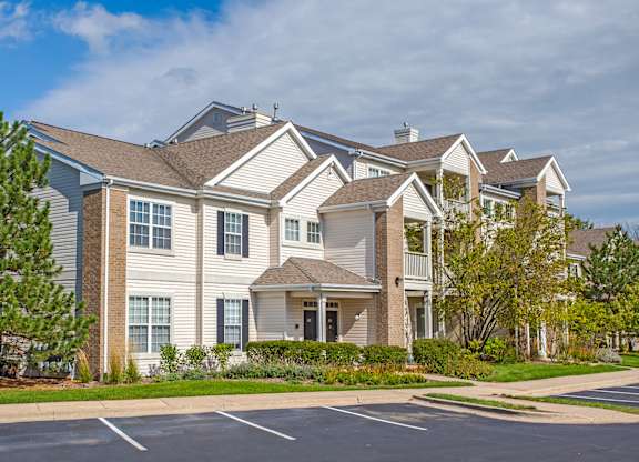 Upscale Apts Waukegan at Landings at Amhurst Lake Apartments, Waukegan, 60085