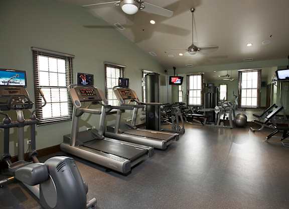 Gym at Versailles on the Lakes Schaumburg, Schaumburg