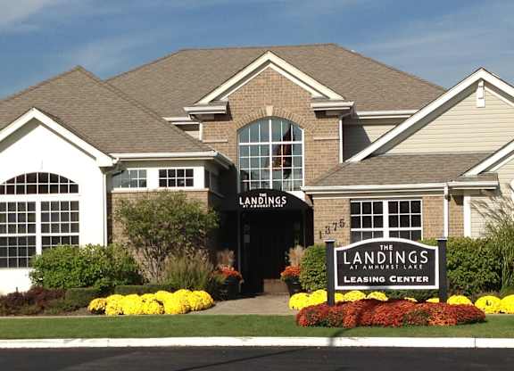 Exterior at Landings at Amhurst Lake Apartments, Waukegan, IL
