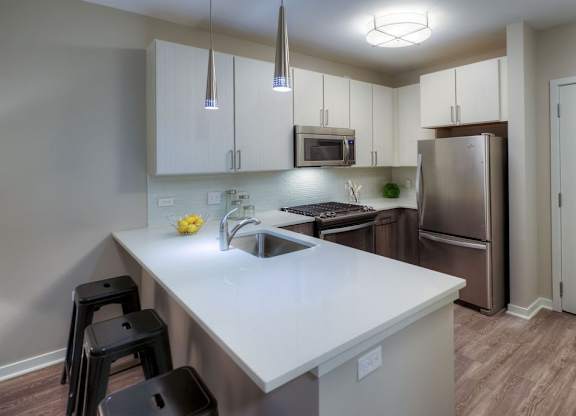 Kitchen with breakfast bar at Apex 41, Lombard, 60148