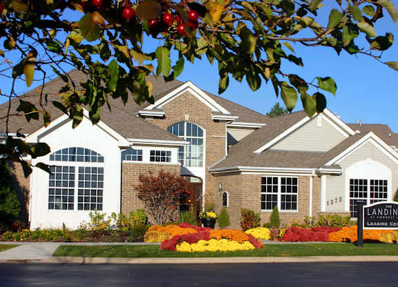 Apartments at Landings at Amhurst Lake Apartments, Waukegan, IL, 60085
