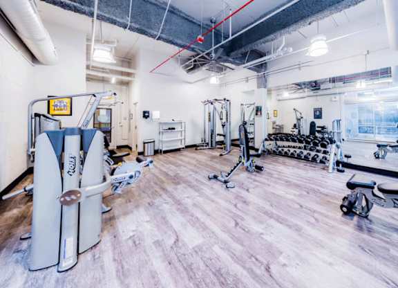 Fitness center at Wells Place Apartments, Chicago, 60607