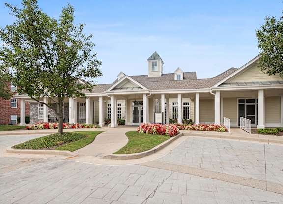 Leasing office exterior of Reserve at Hamburg with plants and a tree.