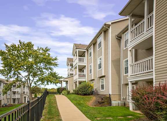 Community walkway at The Preserve at Ballantyne Commons surrounded by greenery