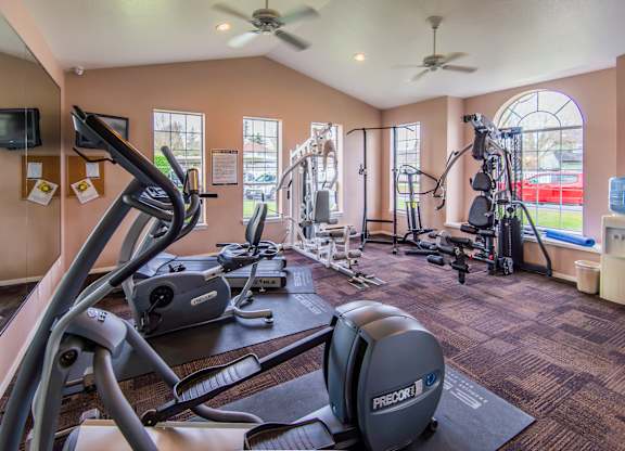 Chinook Park Enumclaw Apartments pro-sized fitness center