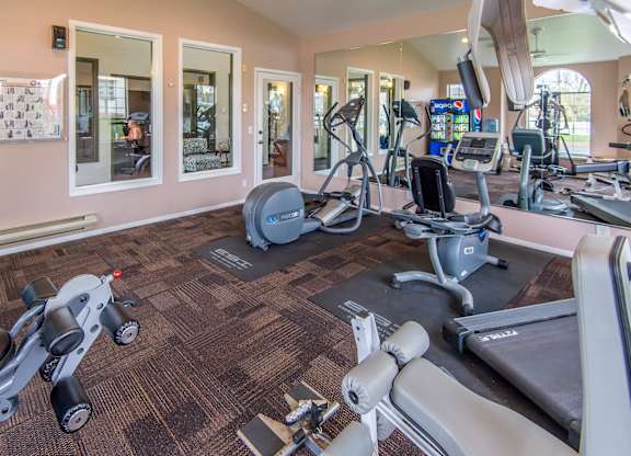 Chinook Park Enumclaw Apartments pro-sized fitness center