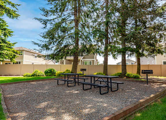 our apartments offer a park with picnic tables