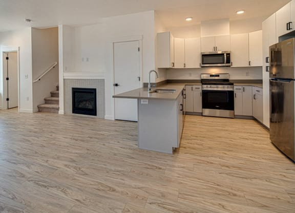 Outpost_44_Bend_OR_Townhomes_Interior_Kitchen_Living
