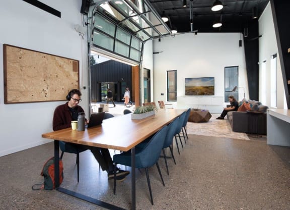 Outpost44_Bend_OR_Amenity_6_lounge workspace