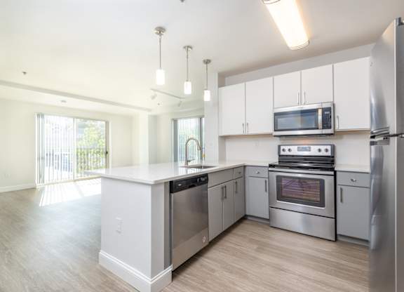 Munroe Place in Quincy apartment with high quality finishes and stainless steel appliances