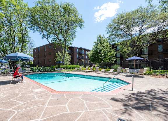 Quincy commons pool with apartments in background