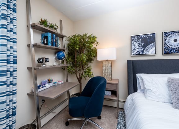 Faxon commons bedroom with desk