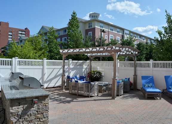 Parkside courtyard cabana
