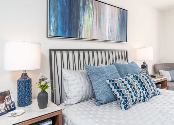 a bedroom with a bed and two night stands with lamps