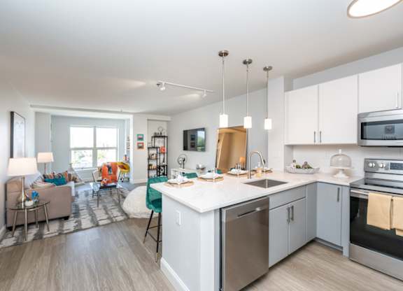 Munroe Place in Quincy apartment with high quality finishes and stainless steel appliances