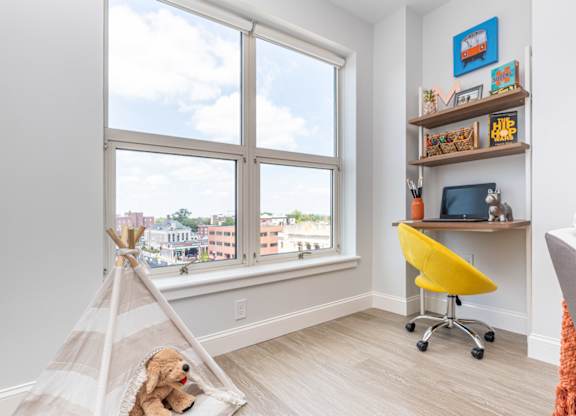 Desk nook in pet-friendly apartments at Munroe Place in Quincy.