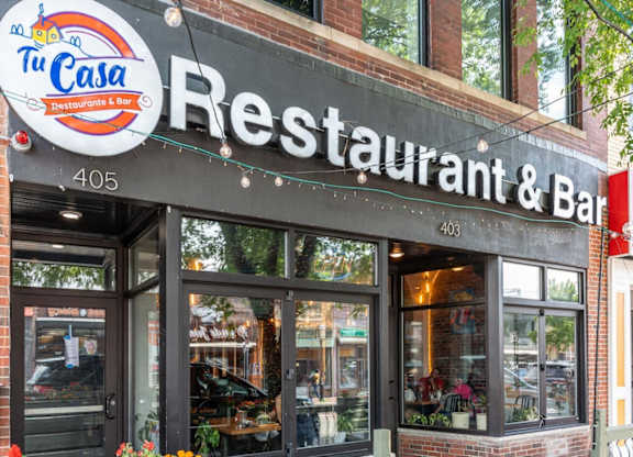 A restaurant and bar named Tu Casa is located at 405.