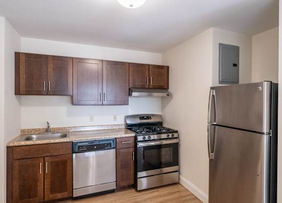 Quincy commons apartment kitchen