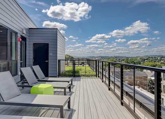 Roof deck with chaise loungers