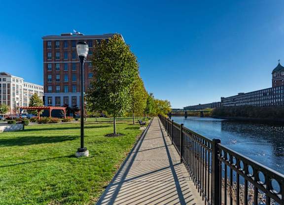 Walking paths along the courtyard at Washington Mill 240