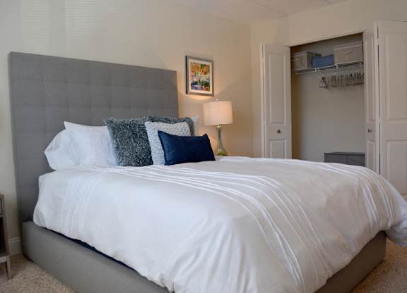 Queen Bed in a Weymouth Commons Apartment