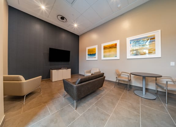 Resident Lounge with Sofa and TV at Richford Arms Apartments, Erie 
