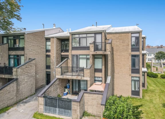 Exterior With Lawn. at Shoreline Apartments, Buffalo, New York